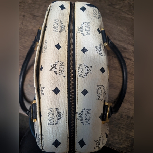 MCM White and Blue Crossbody Bag with Elegant Design - Picture 9 of 14